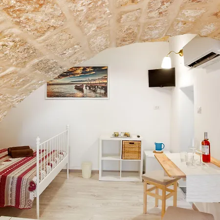 Guesthost - San Nicola Clemente Private Pensjonat Bari